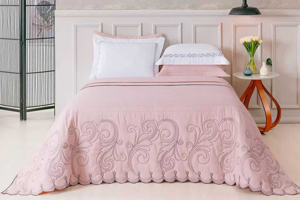 KIT ENXOVAL KING VERSÁTILE DUO 06 PEÇAS - MATELASSADO E BORDADO -  MEDIDA DE SUPER KING foto adicional 2