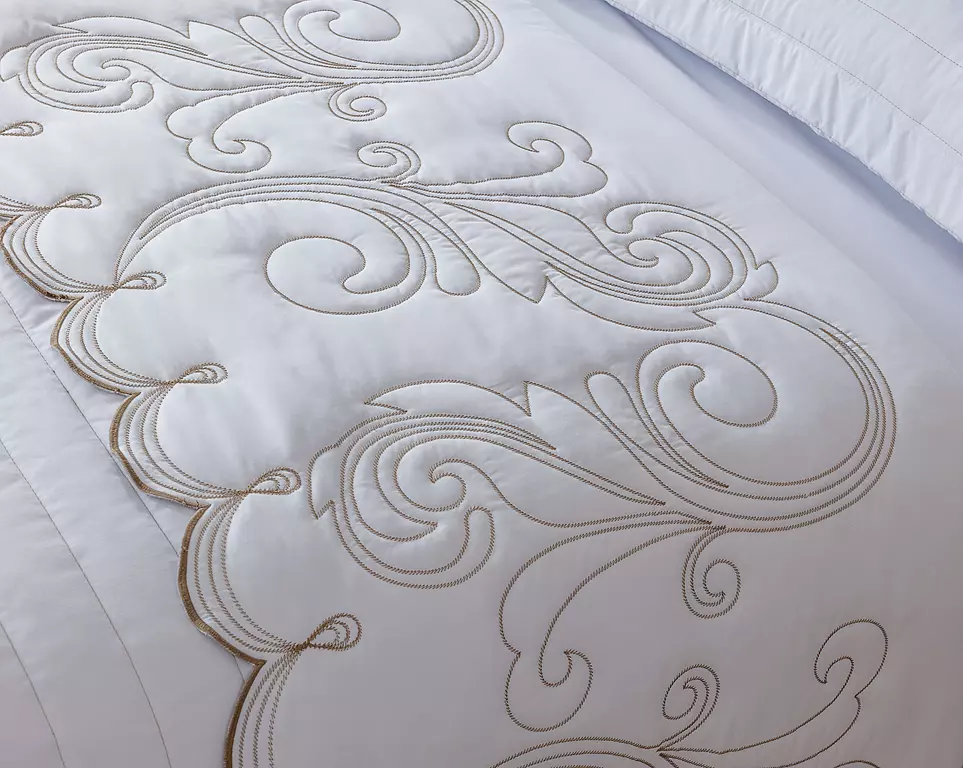 KIT ENXOVAL KING VERSÁTILE DUO 06 PEÇAS - MATELASSADO E BORDADO -  MEDIDA DE SUPER KING foto adicional 12