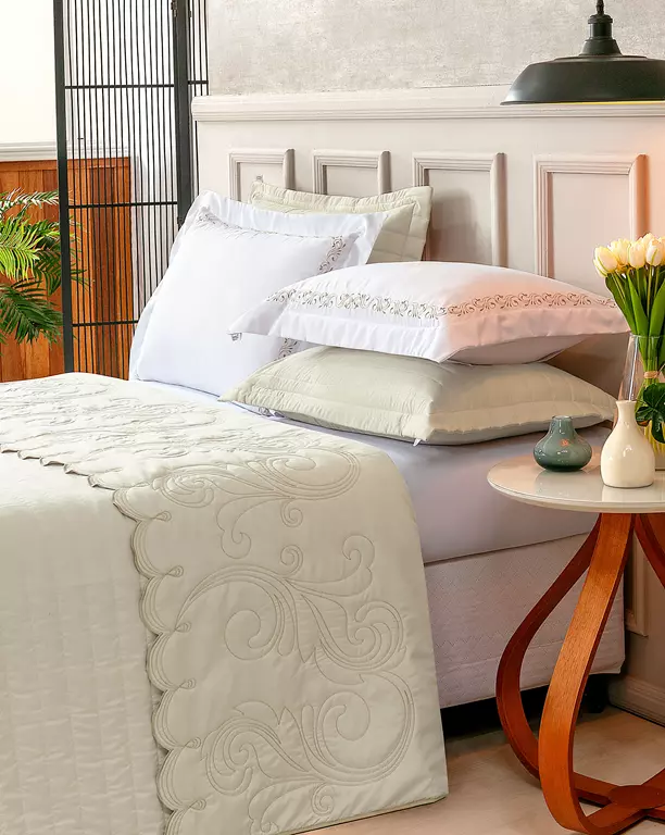 KIT ENXOVAL KING VERSÁTILE DUO 06 PEÇAS - MATELASSADO E BORDADO -  MEDIDA DE SUPER KING foto adicional 13