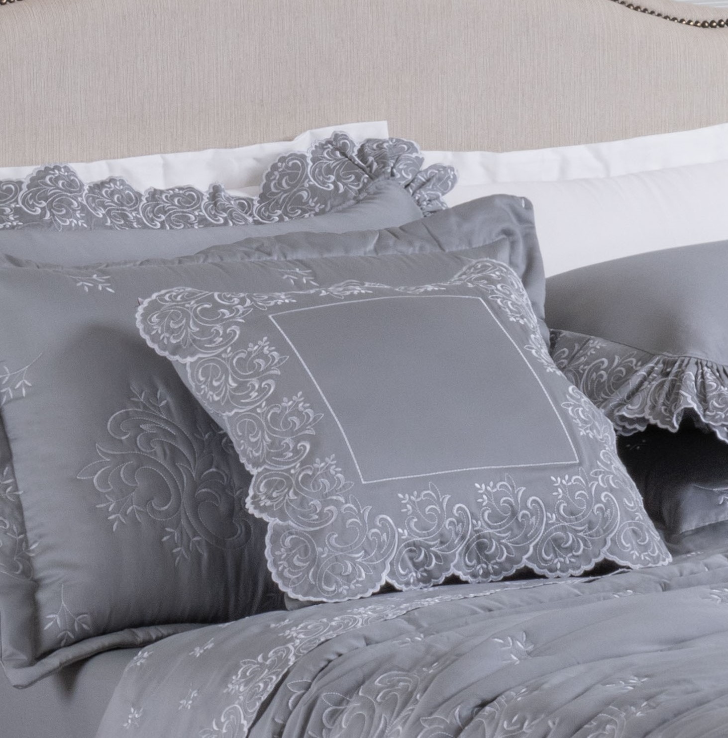 ALMOFADA ANDORRA CAPA E REFIL  - BORDADA - 400 FIOS -100 % ALGODÃO foto adicional 3