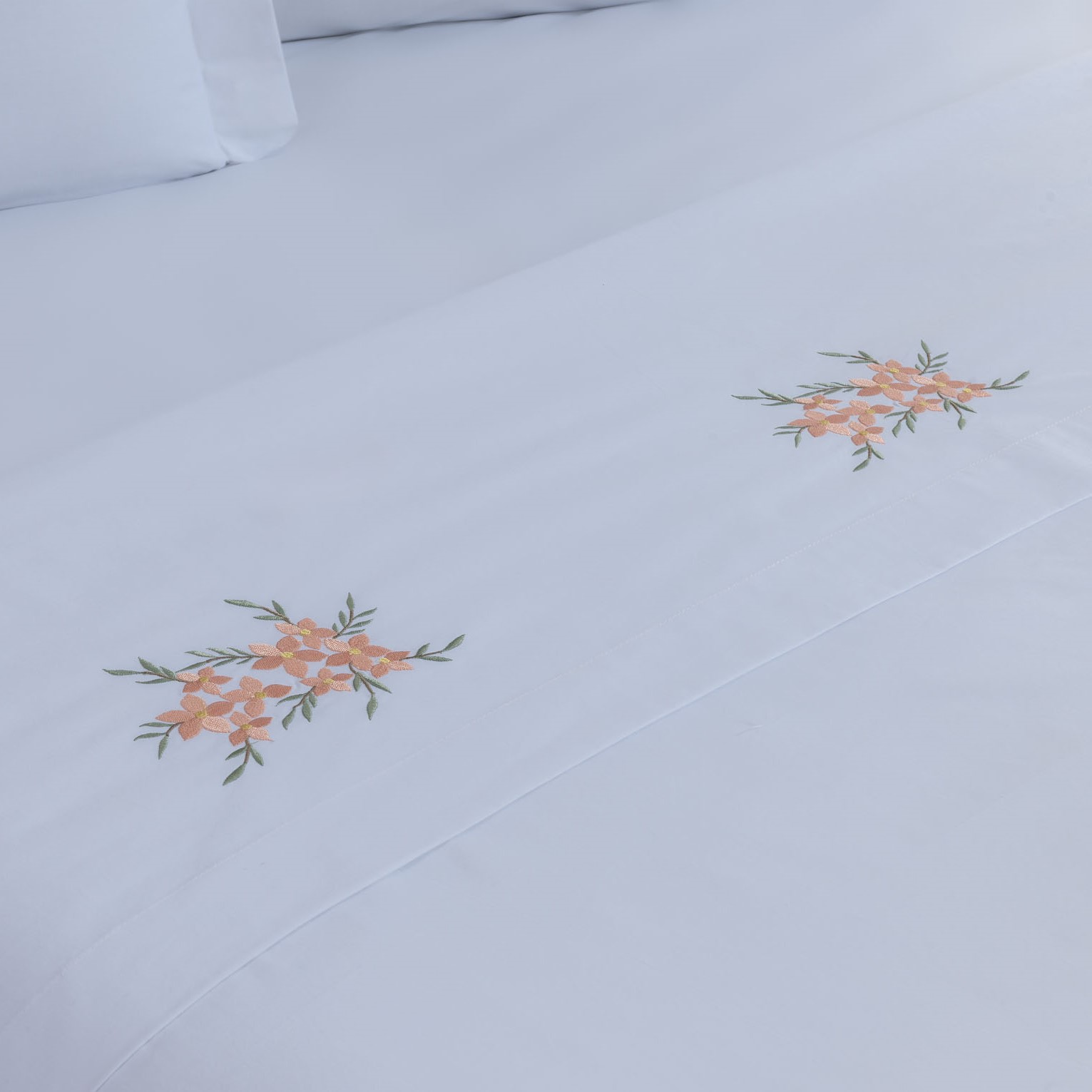 JOGO DE CAMA QUEEN BEM ME QUER 4 PEÇAS - BORDADO - PERCAL 230 FIOS PURO ALGODÃO foto adicional 3