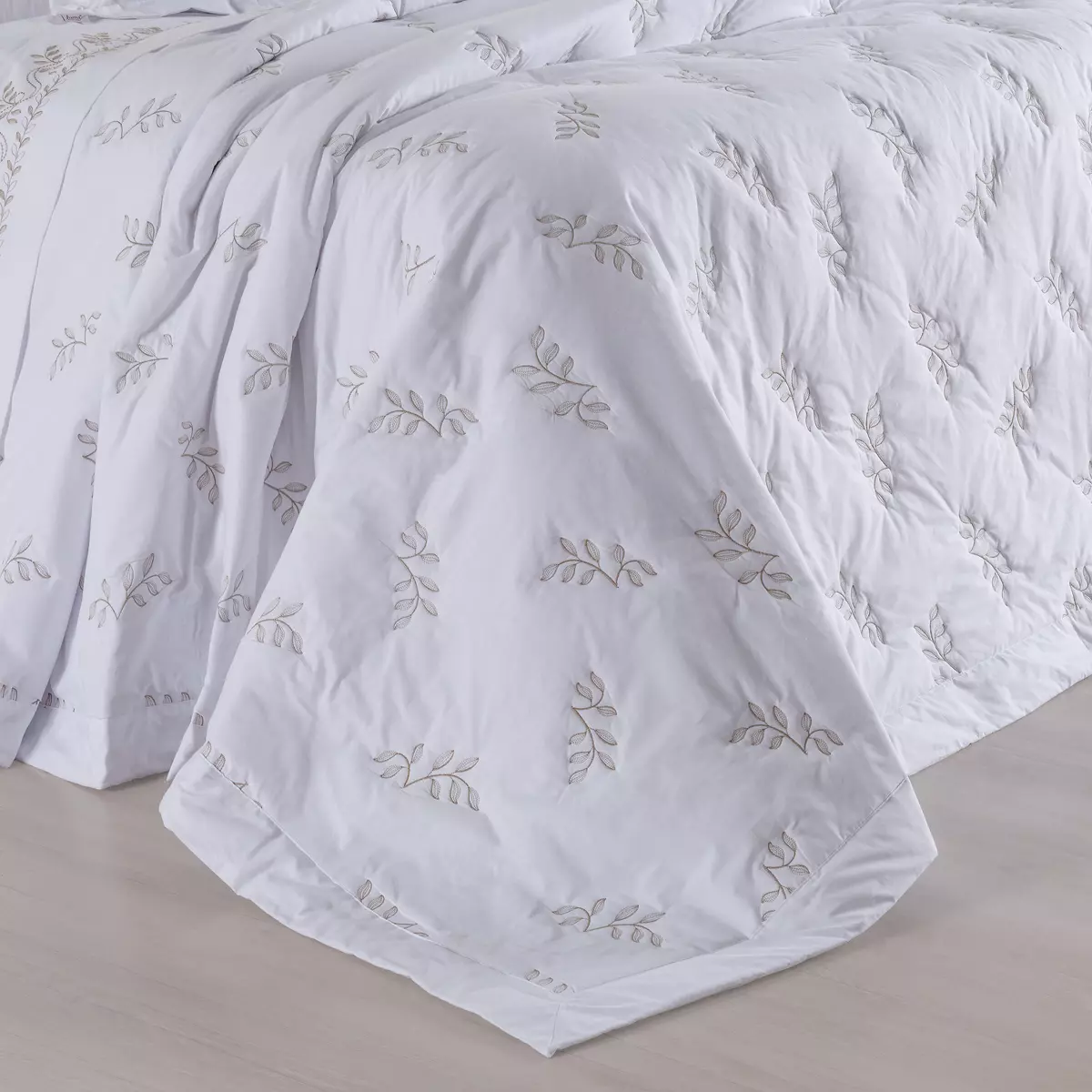 COBRE LEITO BORDADO QUEEN GARDEN 3 PEÇAS foto adicional 4