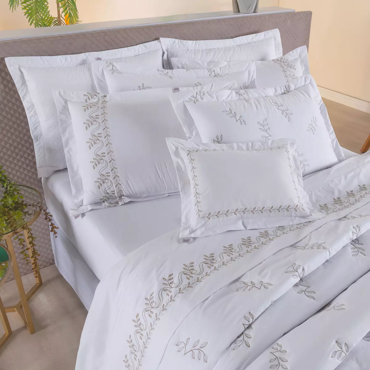 JOGO DE CAMA BORDADO QUEEN GARDEN  4 PEÇAS