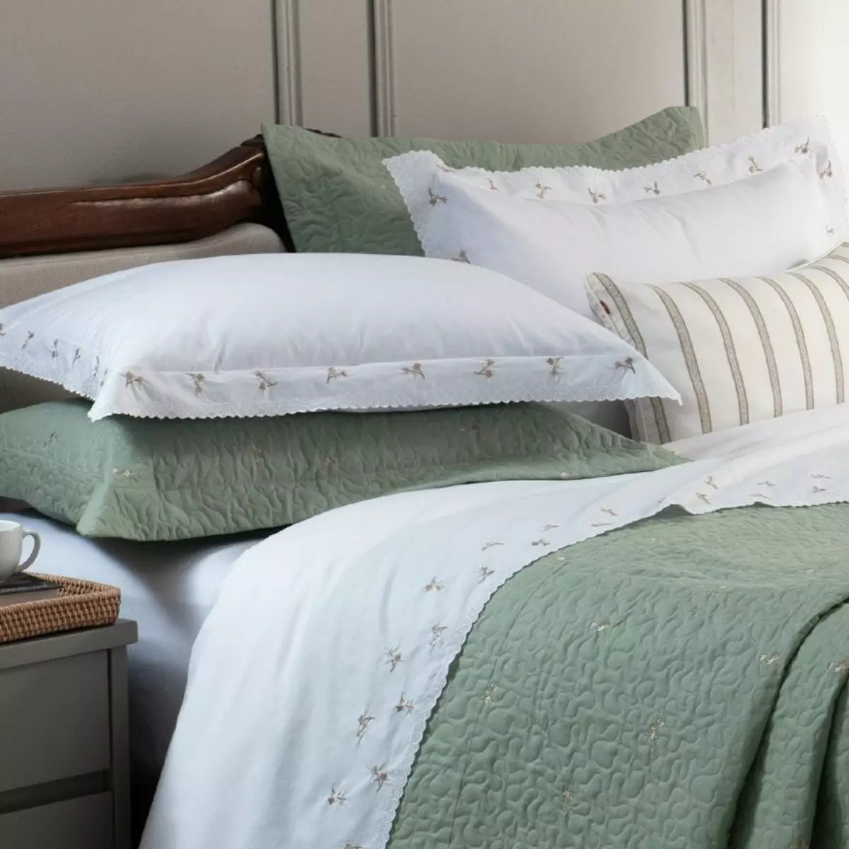 JOGO DE CAMA QUEEN BORDADO FASCÍNIO  4 PEÇAS