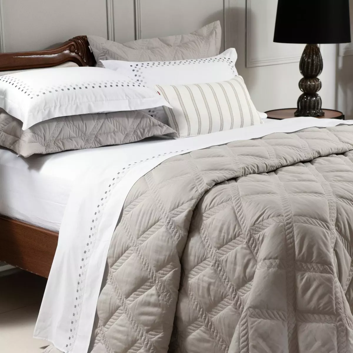 COBRE LEITO SUPER KING LUMI 3 PEÇAS  - BORDADO - MATELASSADO foto adicional 2