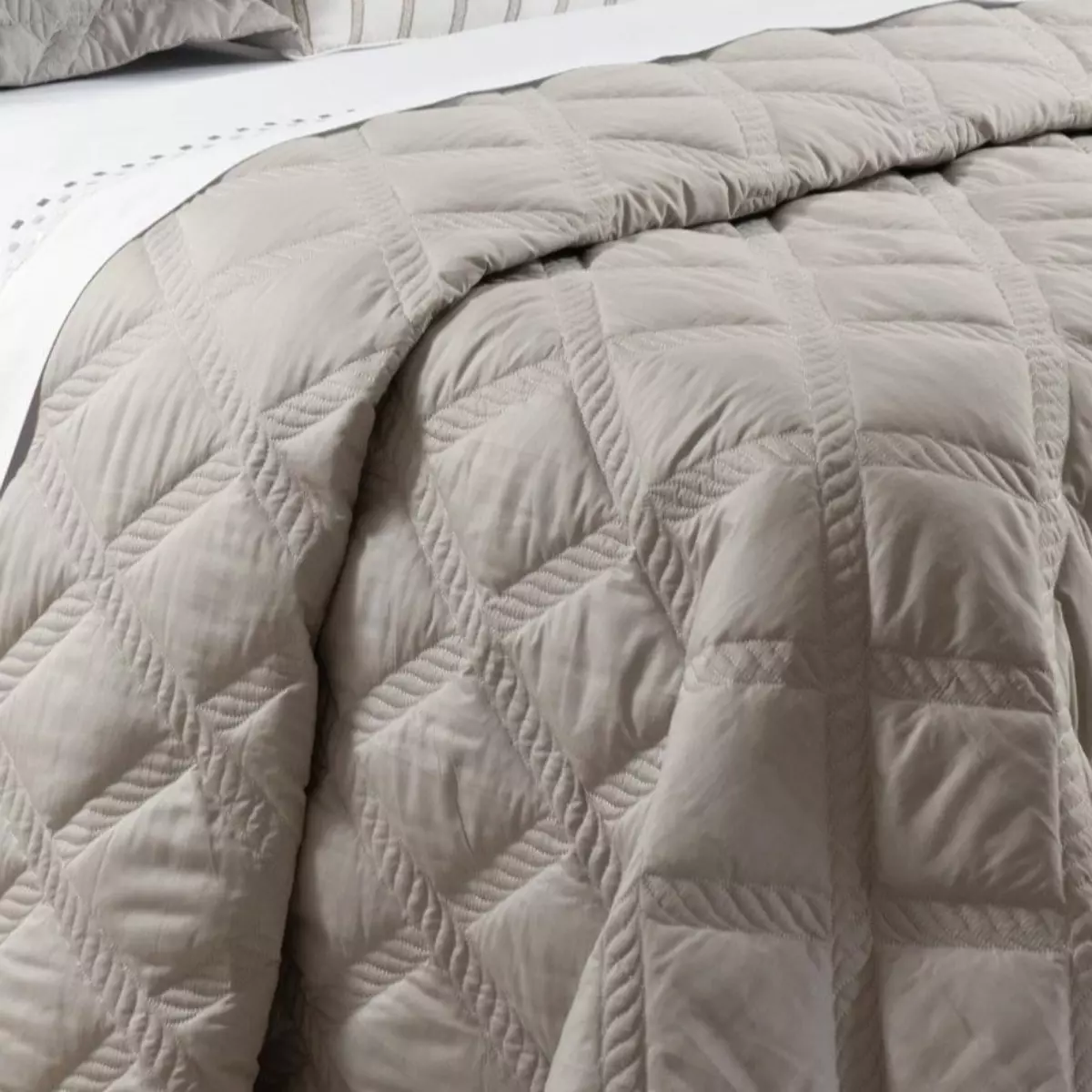 COBRE LEITO SUPER KING LUMI 3 PEÇAS  - BORDADO - MATELASSADO foto adicional 3