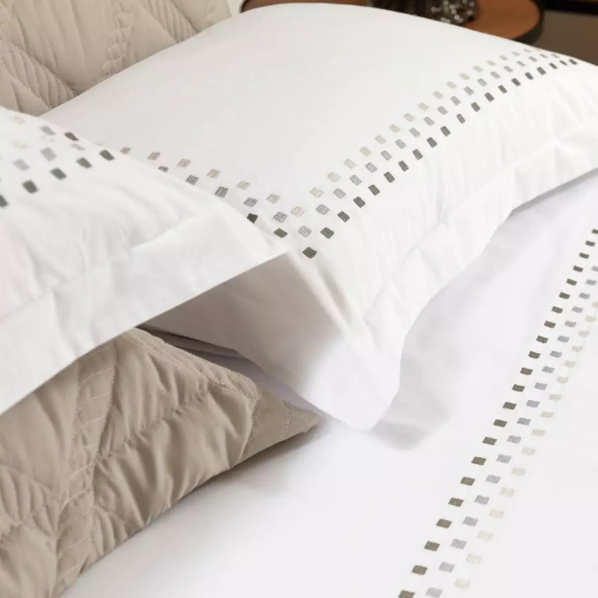 JOGO DE CAMA KING LUMI  4 PEÇAS - BORDADO foto adicional 6