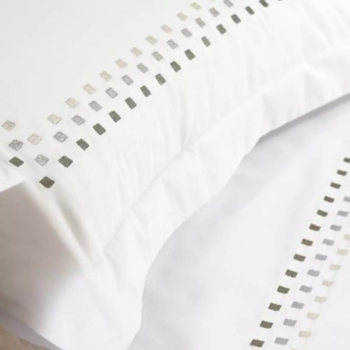 JOGO DE CAMA QUEEN LUMI  4 PEÇAS - BORDADO foto adicional 7