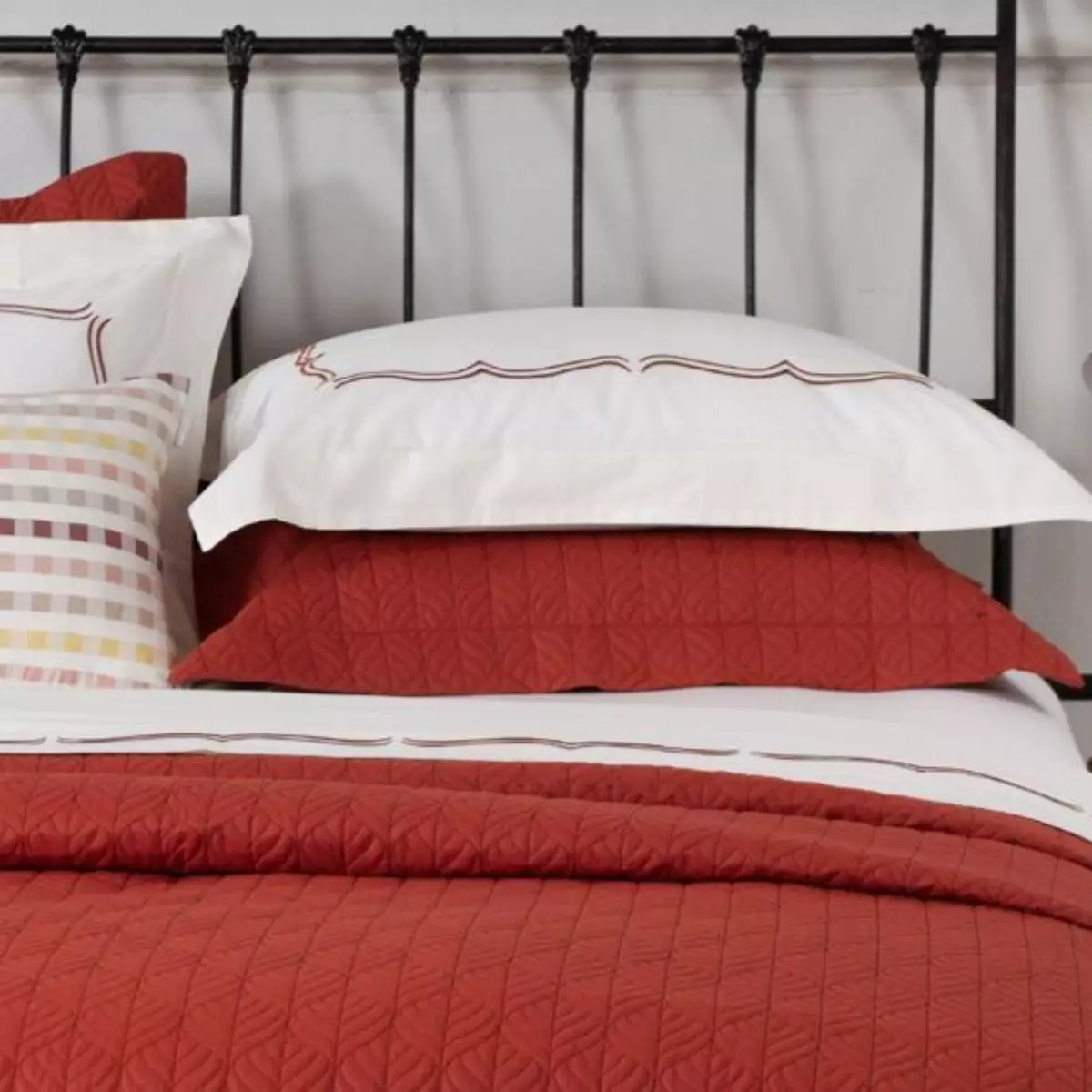 JOGO DE CAMA QUEEN BRISA  4 PEÇAS - BORDADO foto adicional 1