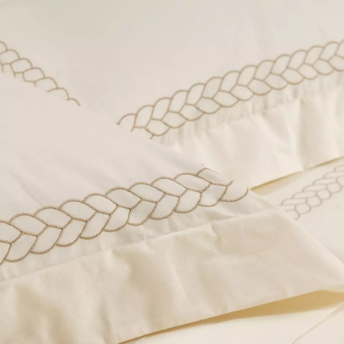 JOGO DE CAMA  QUEEN TRESSER  4 PEÇAS - BORDADO foto adicional 5