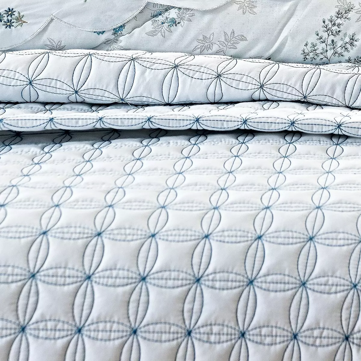 COBRE LEITO KING  VERENNA BORDADO 03 PEÇAS  - PERCAL 250 FIOS foto adicional 3