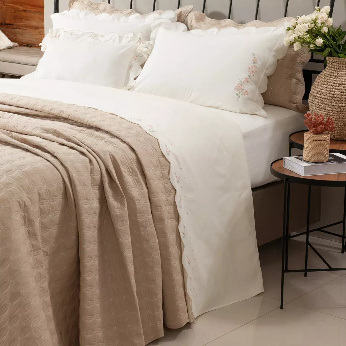 COBRE LEITO QUEEN  VERENNA BORDADO 03 PEÇAS  - PERCAL 250 FIOS foto adicional 1