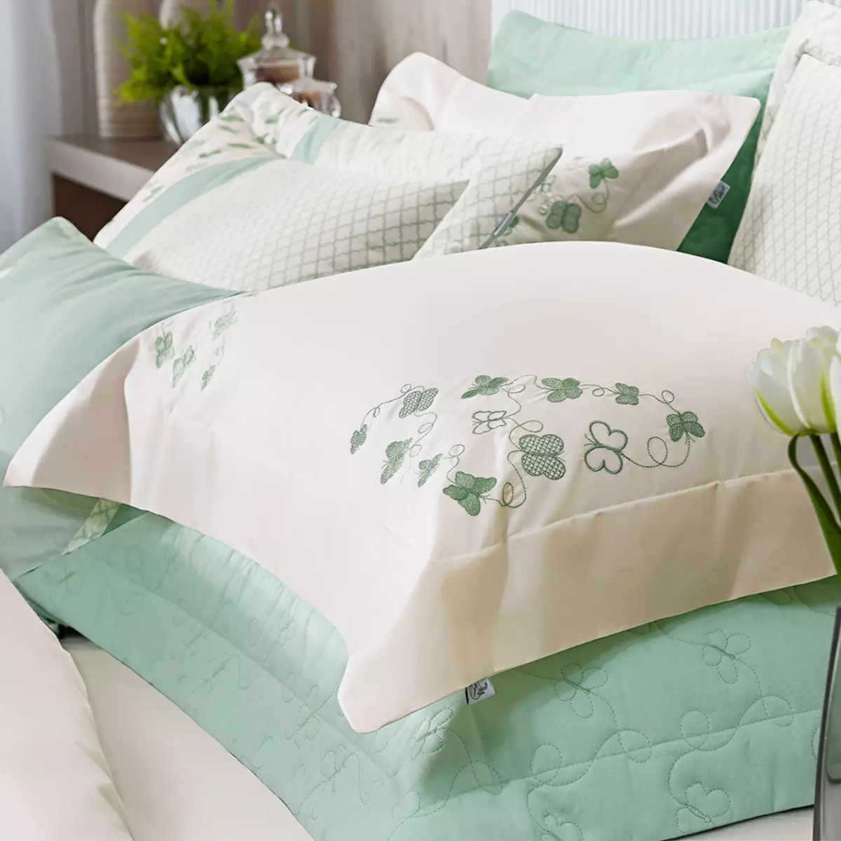 JOGO DE CAMA CASAL AMALF 04 PEÇAS -  PERCAL 200 FIOS - BORDADO foto adicional 3