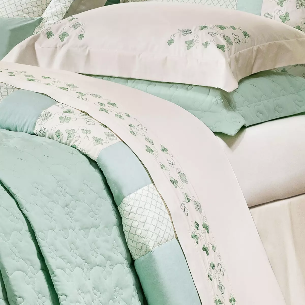 JOGO DE CAMA KING AMALF 04 PEÇAS -  PERCAL 200 FIOS -BORDADO foto adicional 1