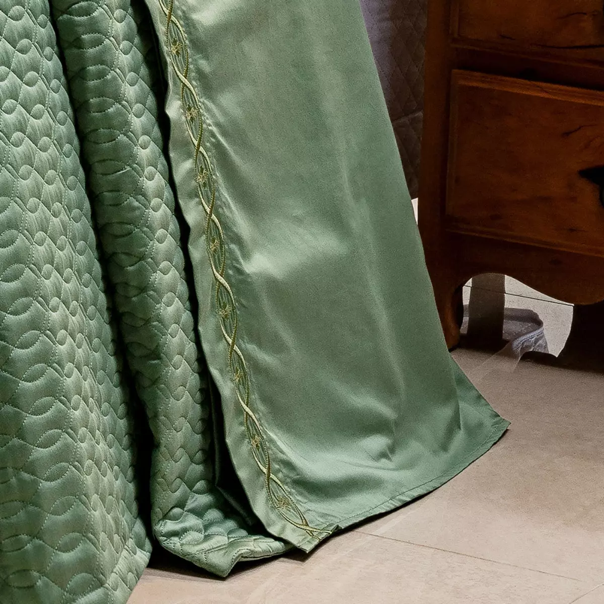 JOGO DE CAMA CASAL PADRÃO  BORDADO AYLA 4 PEÇAS - 400 FIOS EGÍPCIOS foto adicional 2