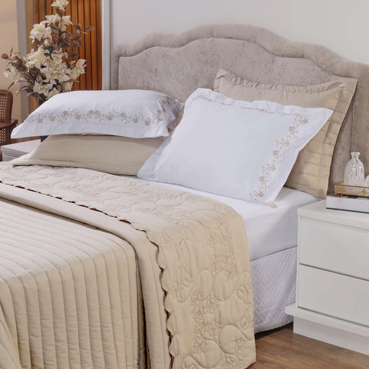 KIT ENXOVAL KING VERSÁTILE DUO 06 PEÇAS - MATELASSADO E BORDADO FLORAL foto adicional 3