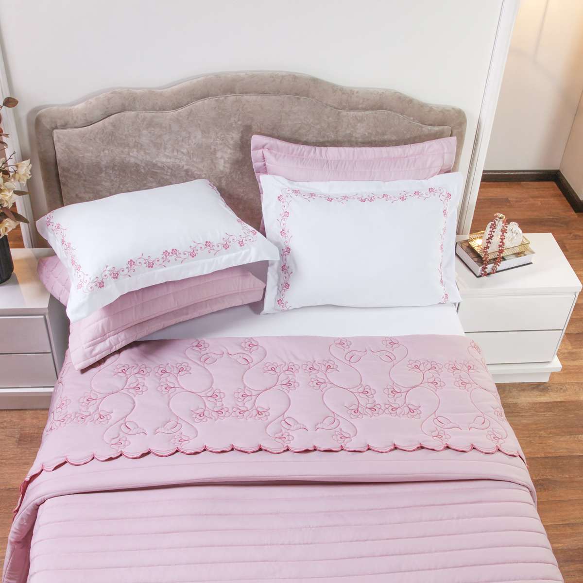 KIT ENXOVAL QUEEN VERSÁTILE DUO 06 PEÇAS - MATELASSADO E BORDADO  FLORAL foto adicional 1