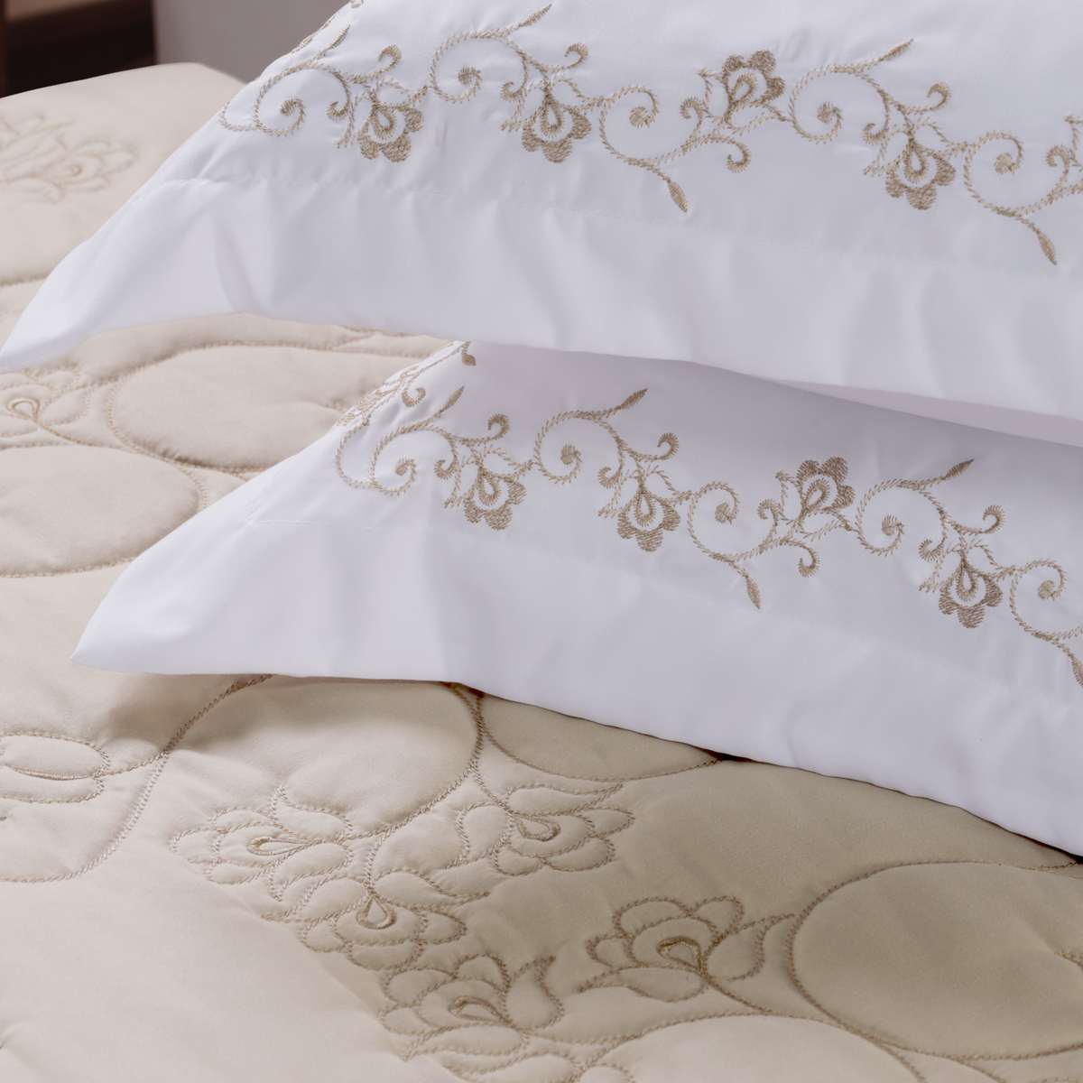 KIT ENXOVAL QUEEN VERSÁTILE DUO 06 PEÇAS - MATELASSADO E BORDADO  FLORAL foto adicional 6
